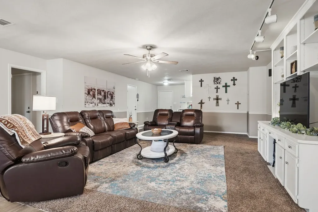 601 Rogers Street Normangee TX 77871