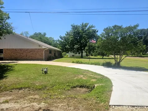 601 Rogers Street Normangee TX 77871