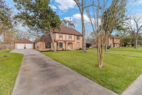 105 Poinciana Street Lake Jackson TX 77566
