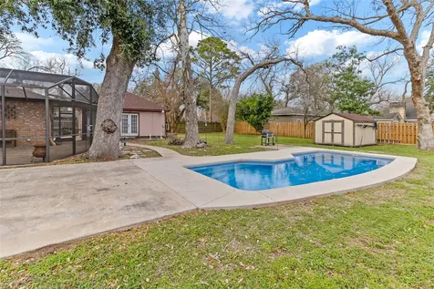 105 Poinciana Street Lake Jackson TX 77566