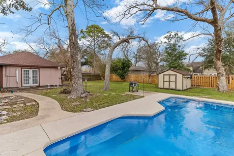 105 Poinciana Street Lake Jackson TX 77566