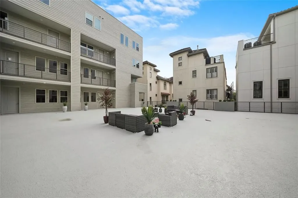 4819 Caroline Street 101 Houston TX 77004