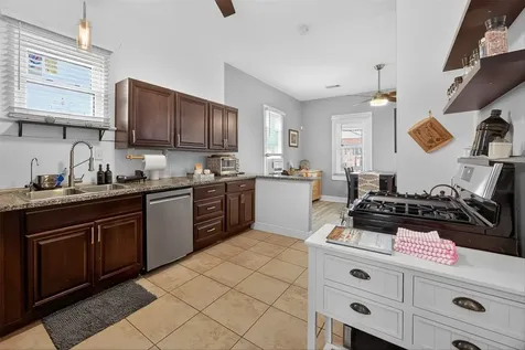 615 7th Street Galveston TX 77550