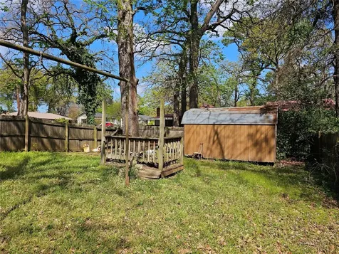216 Westwood Road Palestine TX 75803