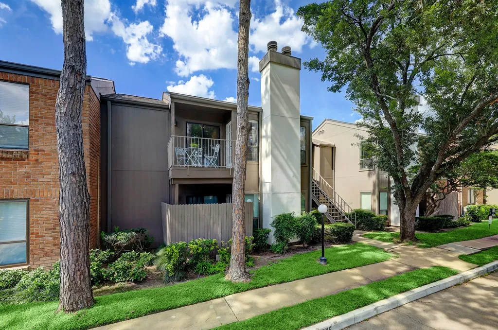 1201 Bering Drive 68 Houston TX 77057
