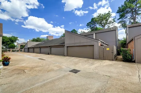 1201 Bering Drive 68 Houston TX 77057