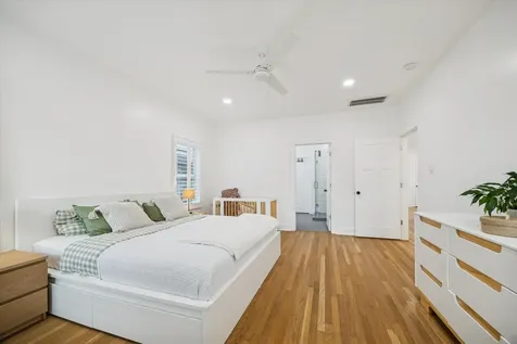 207 Tabor Street Houston TX 77009
