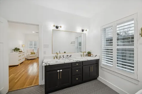 207 Tabor Street Houston TX 77009