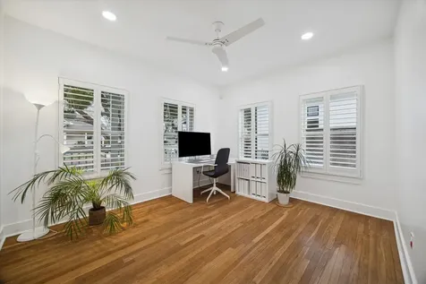 207 Tabor Street Houston TX 77009