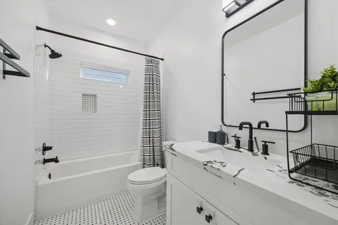 207 Tabor Street Houston TX 77009