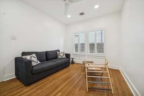 207 Tabor Street Houston TX 77009