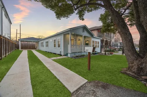 207 Tabor Street Houston TX 77009