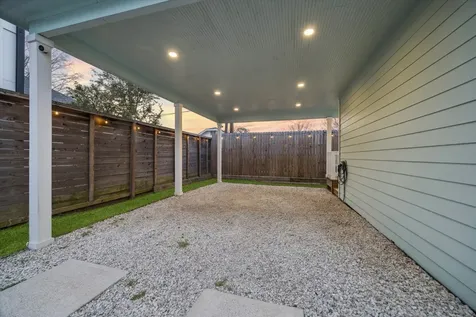 207 Tabor Street Houston TX 77009