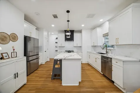 207 Tabor Street Houston TX 77009