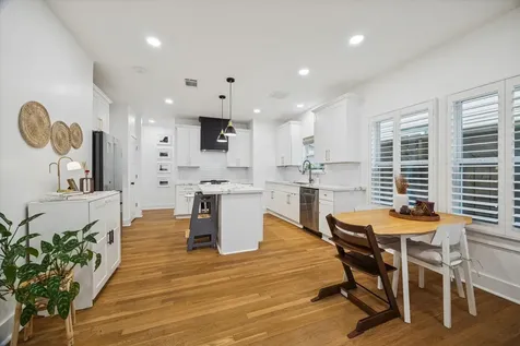 207 Tabor Street Houston TX 77009