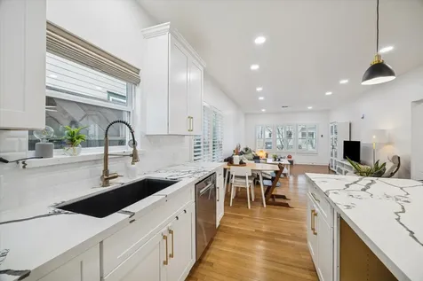 207 Tabor Street Houston TX 77009