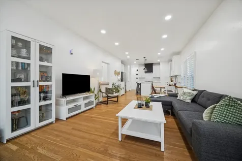 207 Tabor Street Houston TX 77009