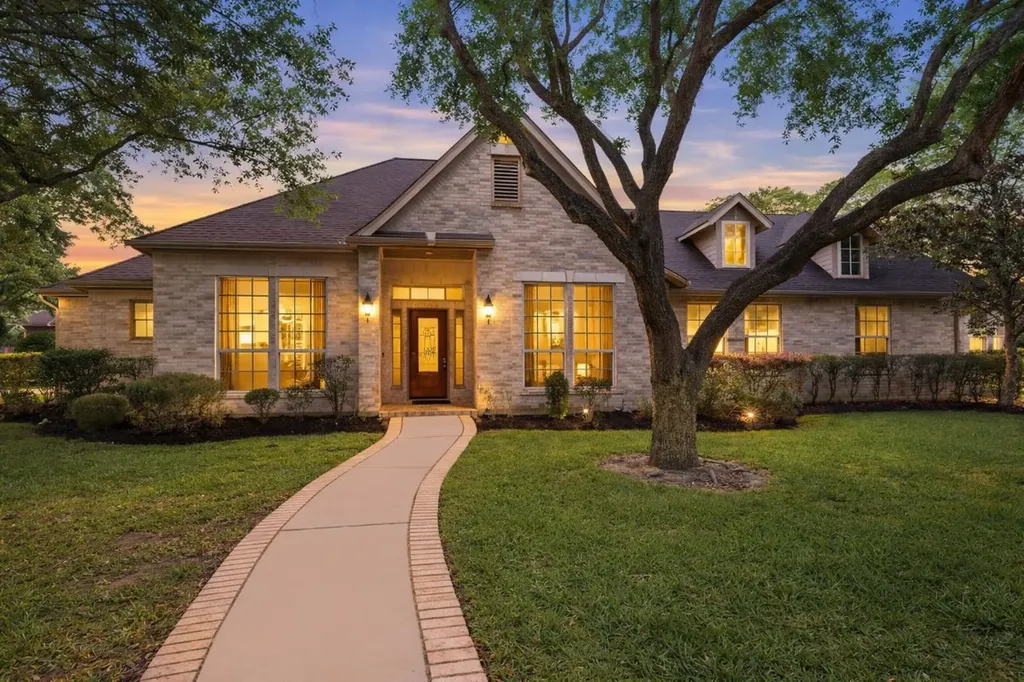 59 Champion Villa Drive Houston TX 77069