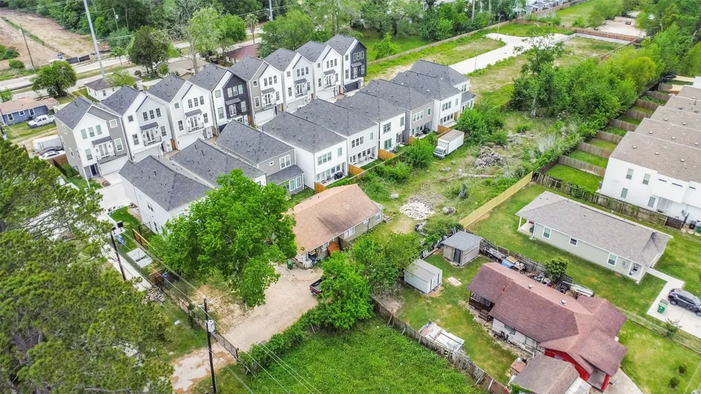 1127 Mansfield Street Houston TX 77091
