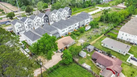 1127 Mansfield Street Houston TX 77091
