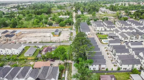 1127 Mansfield Street Houston TX 77091
