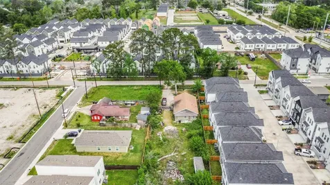 1127 Mansfield Street Houston TX 77091