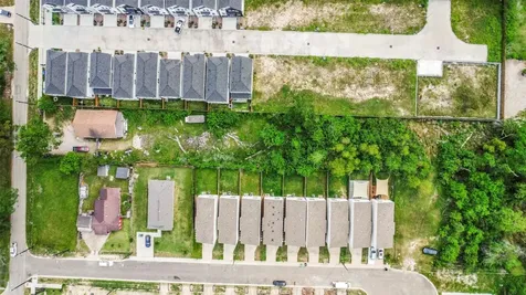 1127 Mansfield Street Houston TX 77091
