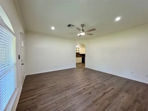 328 Green Leaf Street Huntsville TX 77340