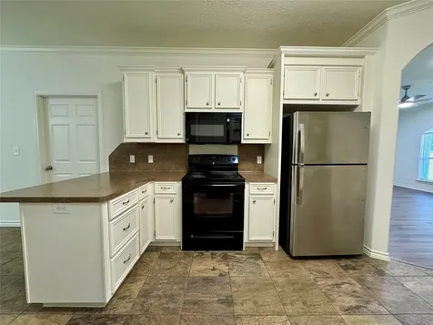 328 Green Leaf Street Huntsville TX 77340