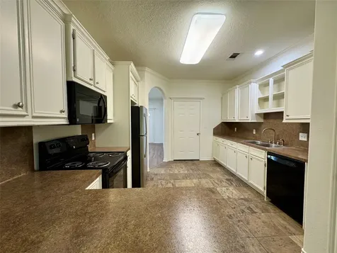 328 Green Leaf Street Huntsville TX 77340