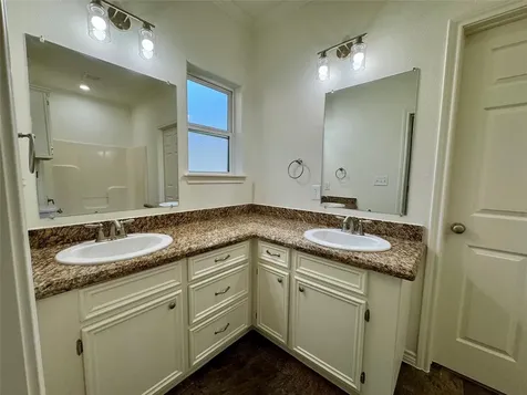 328 Green Leaf Street Huntsville TX 77340