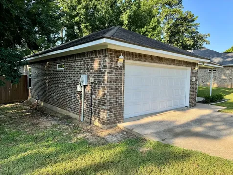 328 Green Leaf Street Huntsville TX 77340