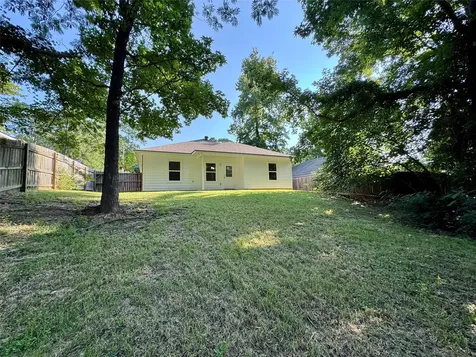 328 Green Leaf Street Huntsville TX 77340