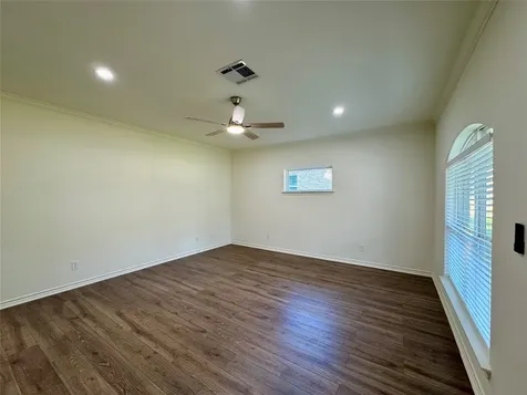 328 Green Leaf Street Huntsville TX 77340