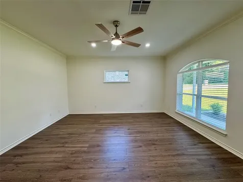 328 Green Leaf Street Huntsville TX 77340