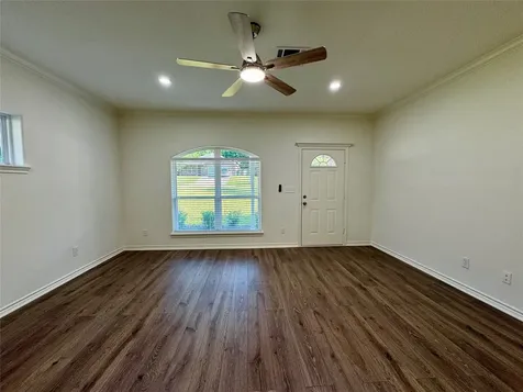 328 Green Leaf Street Huntsville TX 77340