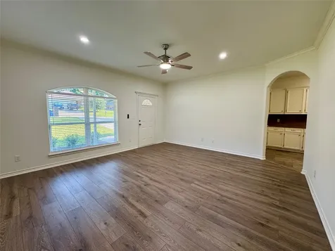 328 Green Leaf Street Huntsville TX 77340