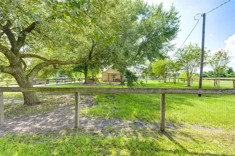 922 Agg Road Tomball TX 77375