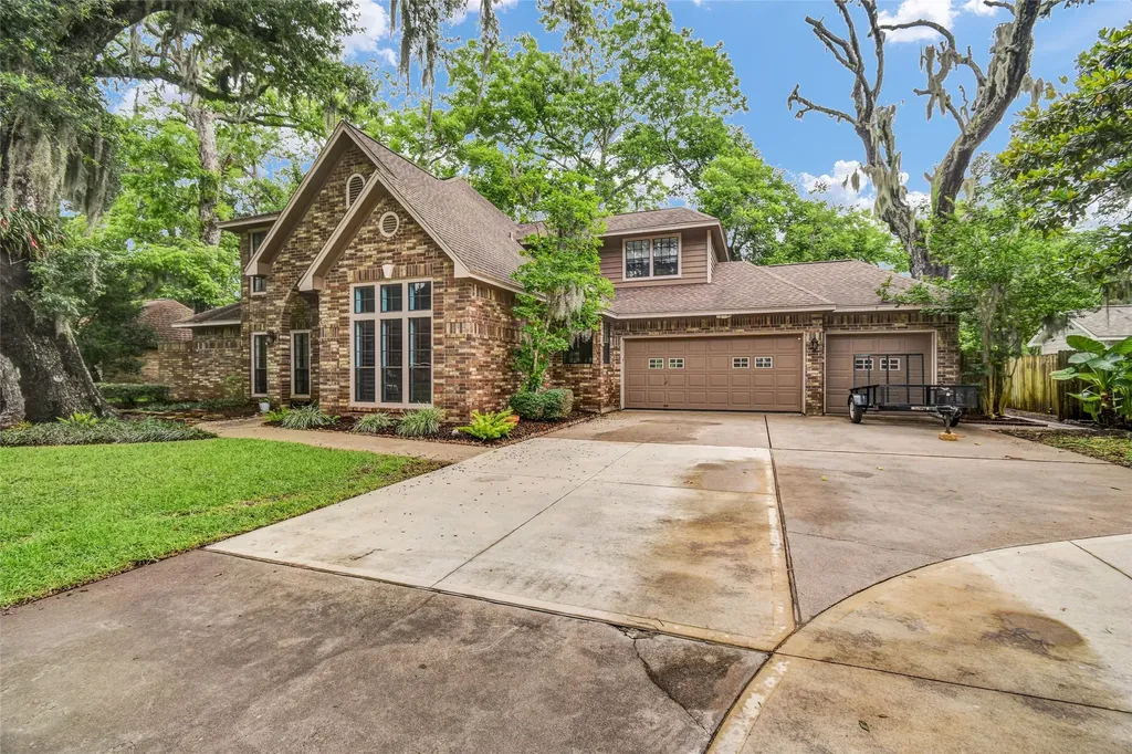 212 Live Oak Lane Lake Jackson TX 77566
