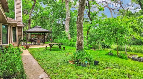 212 Live Oak Lane Lake Jackson TX 77566