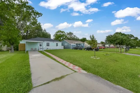 228 16th Avenue N Texas City TX 77590