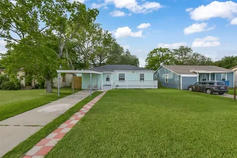 228 16th Avenue N Texas City TX 77590