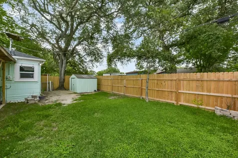 228 16th Avenue N Texas City TX 77590