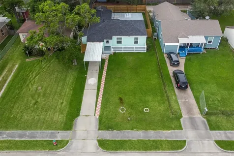 228 16th Avenue N Texas City TX 77590