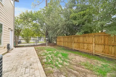 888 Fisher Street Houston TX 77018