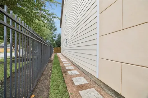 888 Fisher Street Houston TX 77018