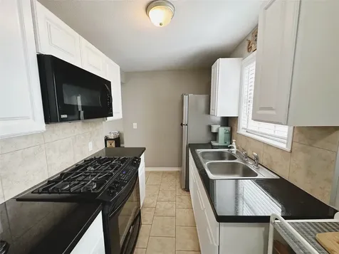 5605 Robertson Street Houston TX 77009
