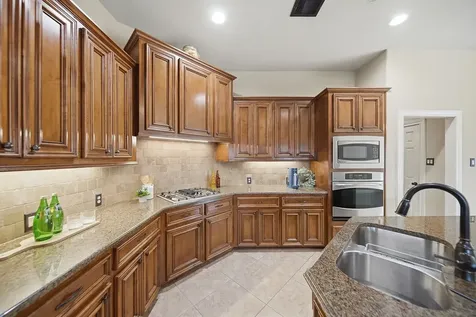 527 Jordan Creek Court League City TX 77573