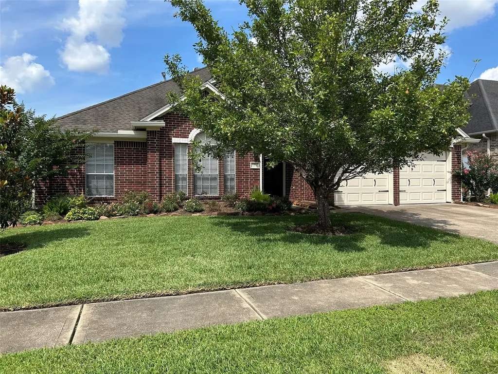 1203 Lake Shore Drive Pearland TX 77581