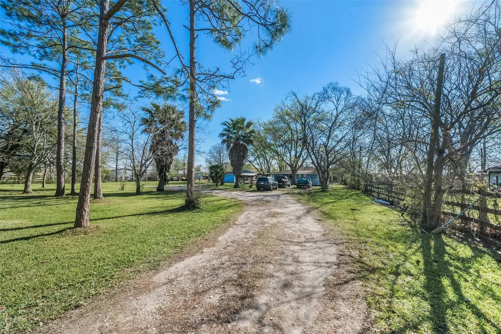 1227 Avenue L Santa Fe TX 77510